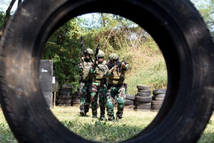 Latihan menembak Marksmanship berlangsung di lapangan Tembak Pusat Latihan Pertempuran Korps Marinir 5 Baluran, Situbondo, Jawa Timur, Selasa (01/06/2021) | Foto: Dispen Kormar