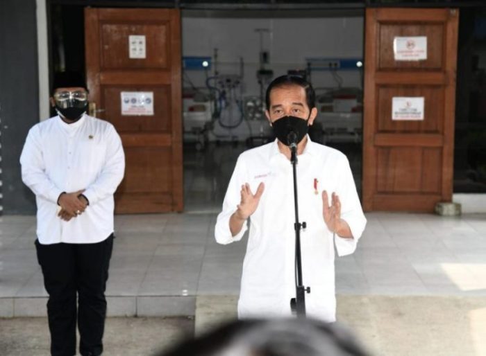 Presiden Jokowi saat meninjau Rumah Sakit Asrama Haji, Pondok Gede, Jakarta Timur, Jumat (9/7/2021) | dok/photo: Humas Kemensetneg