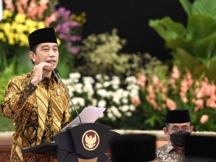 Presiden Jokowi saat menyampaikan sambutan dalam acara Peringatan Hari Santri Nasional 2021 dan Peluncuran Logo Baru Masyarakat Ekonomi Syariah di Istana Negara, Jakarta, Jum'at (22/10/2021) | dok/photo: BPMI Setpres