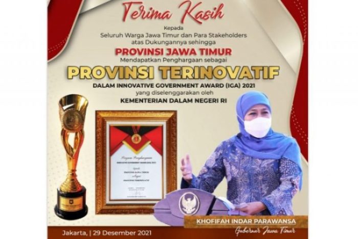 Penghargaan berupa piala dan piagam tersebut diberikan kepada Gubernur Jatim, Khofifah Indar Parawansa secara virtual di Gedung Negara Grahadi, Rabu (29/12/2021) | dok/photo: Istimewa /Bicara Indonesia
