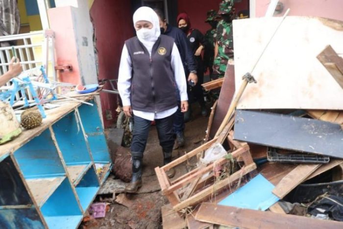 Gubernur Jatim, Khofifah Indar Parawansa saat meninjau pasca terjadinya banjir bandang di Kabupaten Jember | dok/photo: Ist/HD1 /Bicara Indonesia