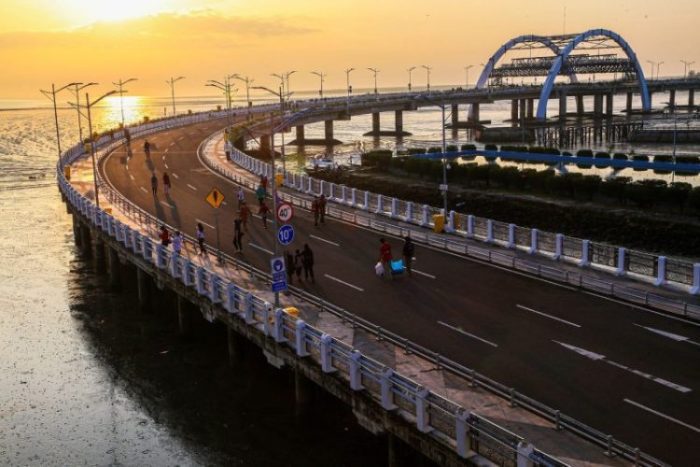 Uji coba pembukaan Jembatan Suroboyo bagi pejalan kaki pada Minggu (23/1/2022) pagi | dok/photo: Diskominfo Surabaya