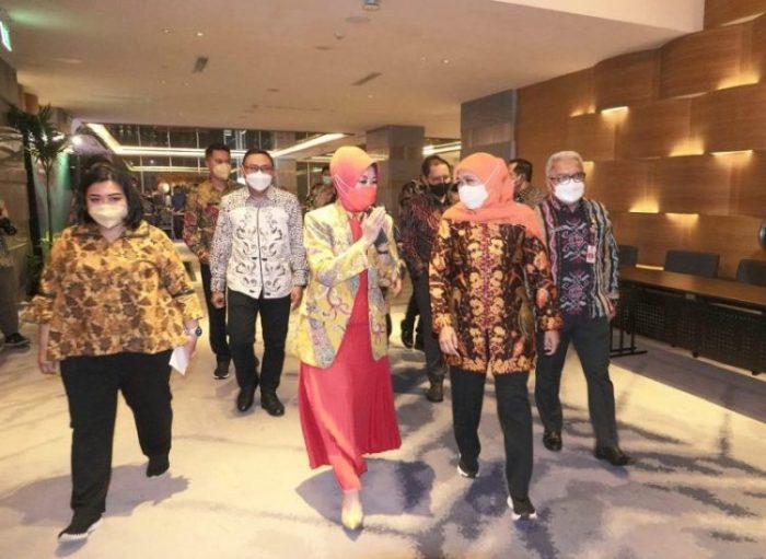 Gubernur Jatim, Khofifah Indar Parawansa (kerudung oranye) saat rapat koordinasi Nasional Transmigrasi di Surabaya Kamis (10/3/2022) | dok/photo: Pemprov Jatim /Bicaraindonesia.id