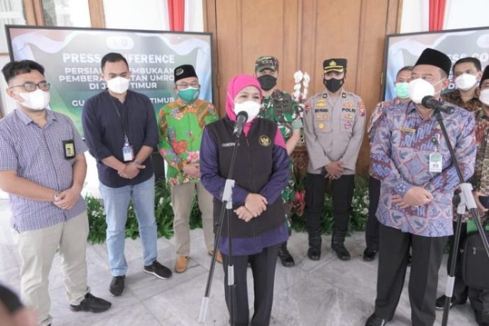 Gubernur Jatim Khofifah Indar Parawansa seusai memimpin Rakor Pembukaan PPIU di Gedung Negara Grahadi, Surabaya, Minggu (13/3/2022) | dok/photo: Pemprov Jatim /Bicaraindonesia.id