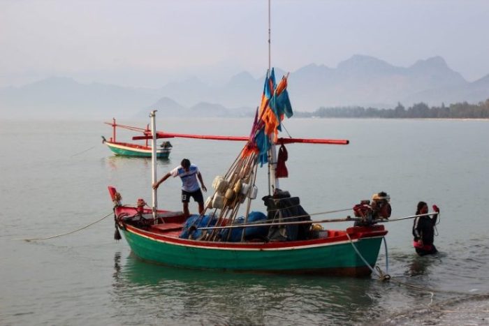 Ilustrasi: Kapal nelayan sedang bersandar di bibir pantai | dok/photo: pixabay