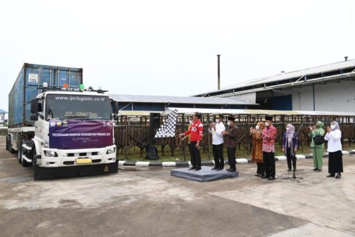 Presiden Jokowi melepas ekspor komoditas pinang biji di Muaro Jambi, Provinsi Jambi, Kamis (07/04/2022) | dok/photo: BPMI Setpres