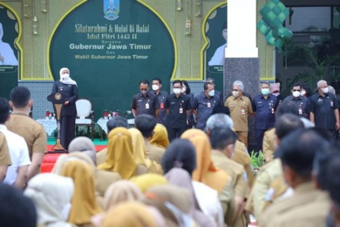 Gubernur Jatim Khofifah Indar Parawansa saat memimpin apel pasca libur Lebaran | dok/photo: Pemprov Jatim
