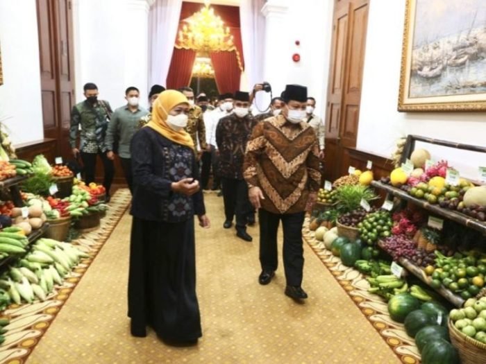Gubernur Jatim Khofifah Indar Parawansa saat menerima kunjungan Menhan Prabowo Subianto di Gedung Negara Grahadi, Surabaya, Selasa (3/5/2022) malam | dok/photo: Ist