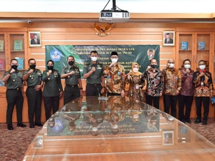 Perpanjangan kerja sama antara Kemendikbudristek dengan TNI AD | dok/photo: Humas Kemendikbud
