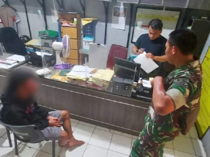 Pelaku begal saat diserahkan ke Polsek Kebayoran Baru | dok/photo: Dispenad