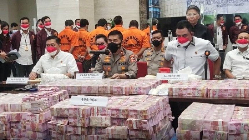 Polisi mengungkap jaringan pengedar uang palsu beberapa waktu lalu | dok/photo: Humas Polri