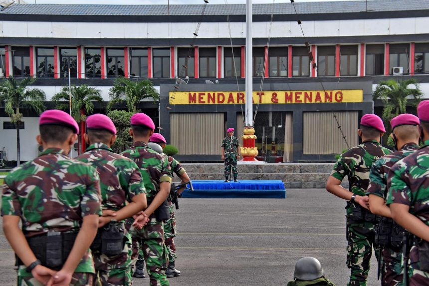 Pengecekan personel berlangsung di lapangan apel Brigif 2 Marinir Gedangan, Sidoarjo, Jawa Timur, Kamis (19/05/2022) | dok/photo: Dispen Kormar