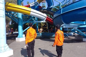 Kondisi seluncuran air wahana wisata Waterpark Kenjeran, Surabaya pasca ambrol | dok/photo: Istimewa