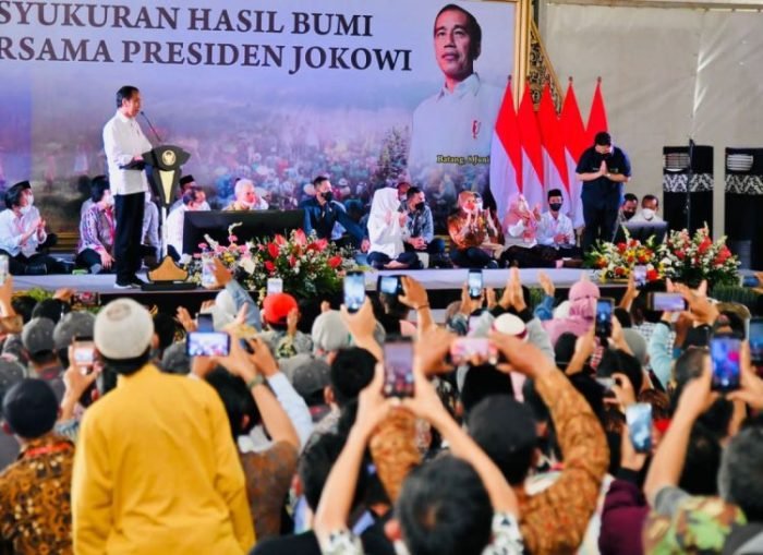 Presiden Joko Widodo saat menghadiri syukuran hasil bumi perhutanan sosial di Jawa Tengah, Rabu (8/6/2022) | dok/photo: Ist/Bicara Indonesia