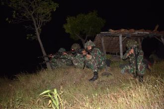 Latihan serangan RAID secara senyap dan cepat | dok/photo: Dispen Kormar