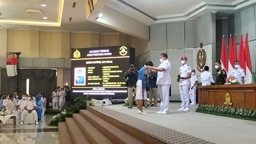 Wisuda Sarjana Sains Terapan Pertahanan Akademi Angkatan Laut (AAL) Angkatan ke-67 tahun 2022 | dok/photo: T1/Bicara Indonesia
