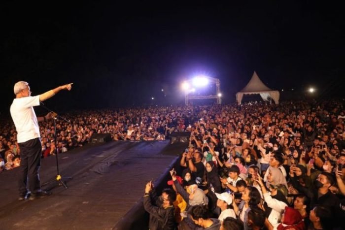 Gubernur Jawa Tengah, Ganjar Pranowo saat menghadiri Konser Trisaksi | dok/photo: Istimewa