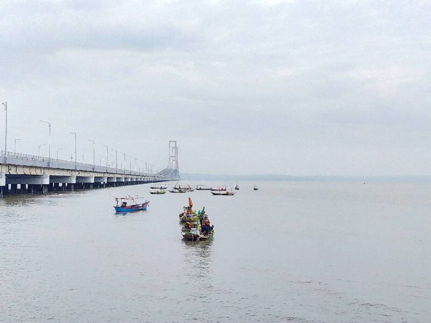 Ilustrasi: Jembatan Suramadu dari sisi Kota Surabaya | dok/photo: Bicara Indonesia