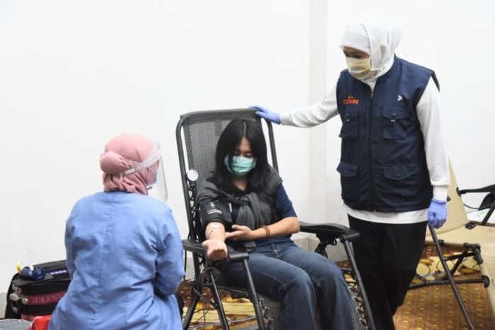 Gubernur Jatim Khofifah Indar Parawansa (kanan) | dok/photo: Ist