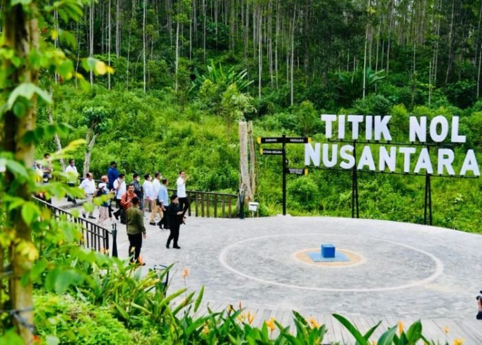 Presiden Joko Widodo bersama sejumlah pemimpin redaksi media massa meninjau Titik Nol Ibu Kota Nusantara, Rabu (22/6/2022) | dok/photo: BPMI Setpres