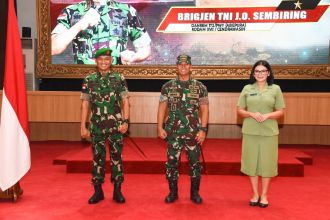 Dari kiri: Komandan Korem 172/PWY Brigjen TNI JO Sembiring bersama Panglima TNI Jenderal TNI Andika Perkasa | dok/photo: Dispenad