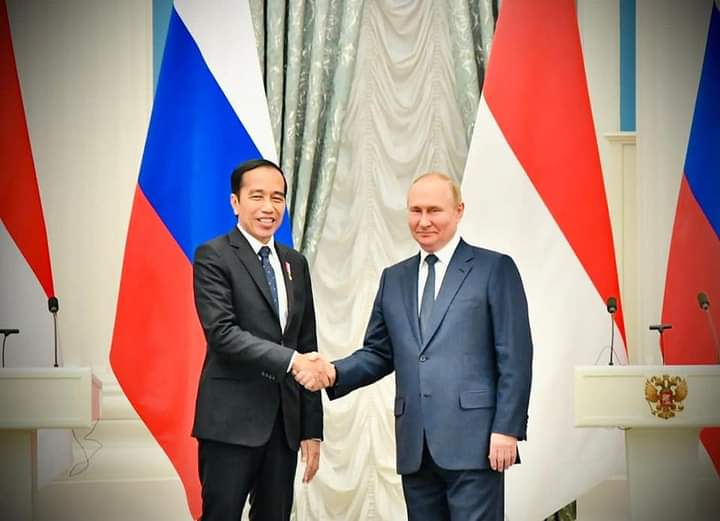 Presiden Jokowi bersama Presiden Putin usai memberikan keterangan pers bersama di Istana Kremlin, Moskow, Kamis (30/06/2022) | dok/Foto: BPMI Setpres/Laily Rachev