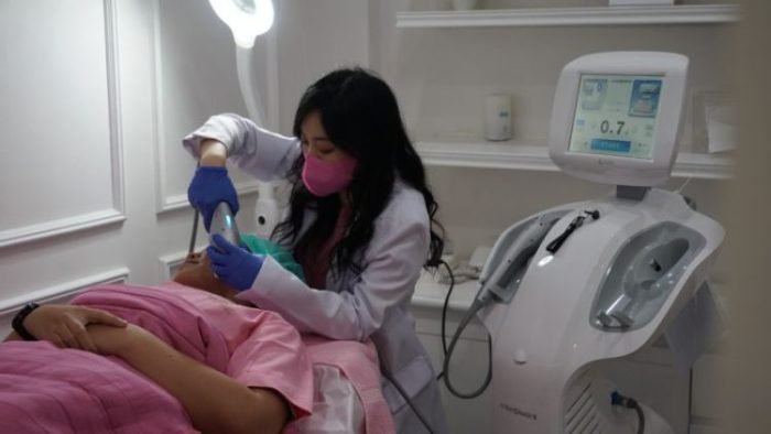 Perawatan ultra face lift di KLT The Aesthetic Clinic, Kota Surabaya, Jawa Timur | dok/photo: Ist/DAP/Bicara Indonesia