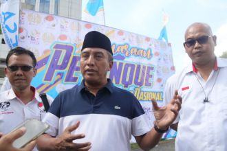 Rektor Unesa sekaligus Ketua FOPI Jatim, Nurhasan (tengah) bersama I Nyoman Yama DH I Putra, Wakil Ketua 1 PB FOPI (kanan) | dok/photo: Ist/DAP