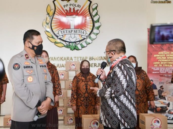 Penyerahan bantuan sosial kepada pengurus pusat Purnawirawan Polri di Gedung PP Polri Pusat Dharmawangsa, Jakarta, Kamis (30/6/2022) | dok/photo: Humas Polri