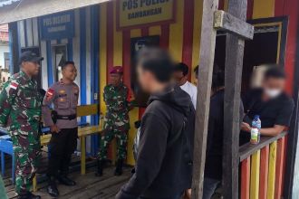 Operasi razia gabungan TNI-POLRI di dermaga tradisional Bambangan, Sebatik Barat, Kalimantan Utara, Jumat (01/07/2022) | dok/photo: Dispen Kormar