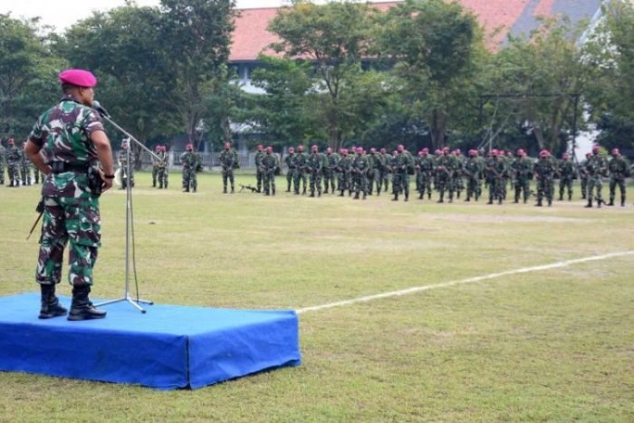 Komandan Brigif 2 Marinir, Kolonel Marinir Rudi Harto Marpaung saat memberikan pengarahan prajurit purna tugas Ambalat XXVII | dok/photo: Dispen Kormar