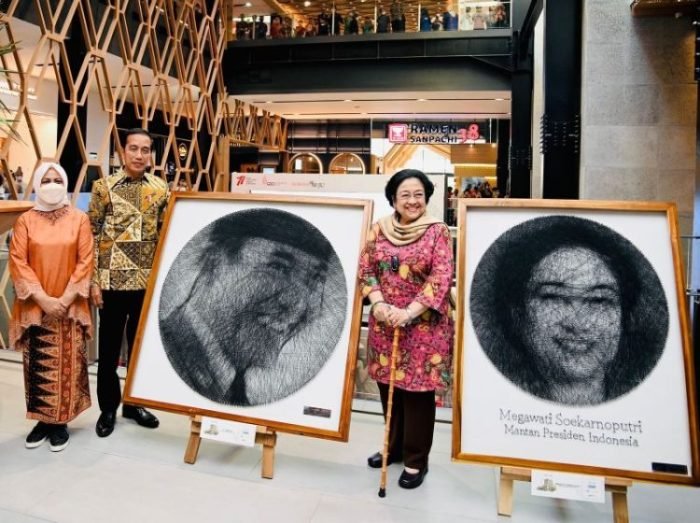 Presiden Jokowi didampingi Ibu Iriana Jokowi bersama Presiden ke-5 RI Megawati Soekarnoputri, saat meresmikan transformasi Sarinah di Jakarta, Kamis, (14/7/2022) | dok/photo: BPMI Setpres