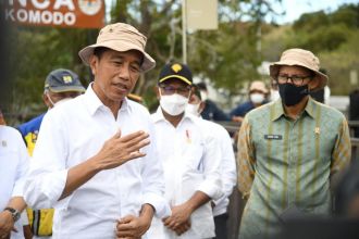 Presiden Jokowi saat memberikan keterangan di Pulau Rinca, Taman Nasional Komodo, Kabupaten Manggarai Barat, NTT, Kamis (21/7/2022) | dok/photo: BPMI Setpres