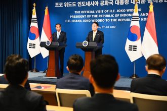 Presiden Joko Widodo saat menyampaikan pernyataan pers bersama Presiden Korea Selatan Yoon Suk-yeol | dok/photo: BPMI Setpres