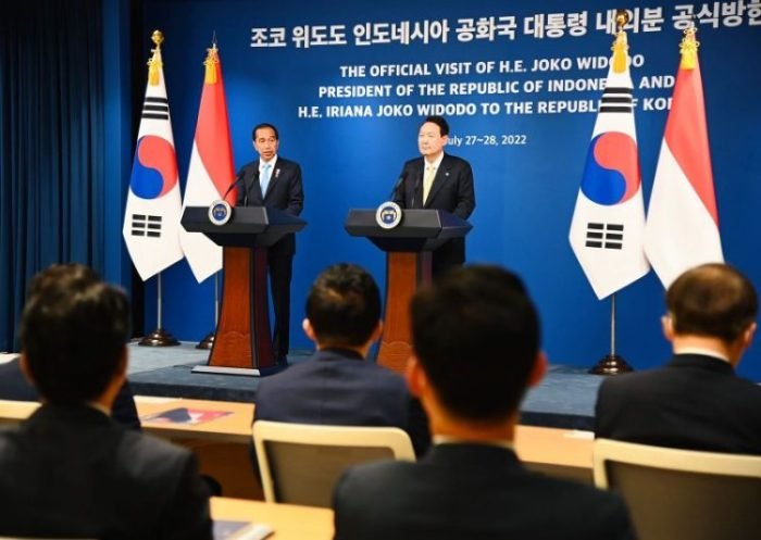 Presiden Joko Widodo saat menyampaikan pernyataan pers bersama Presiden Korea Selatan Yoon Suk-yeol | dok/photo: BPMI Setpres