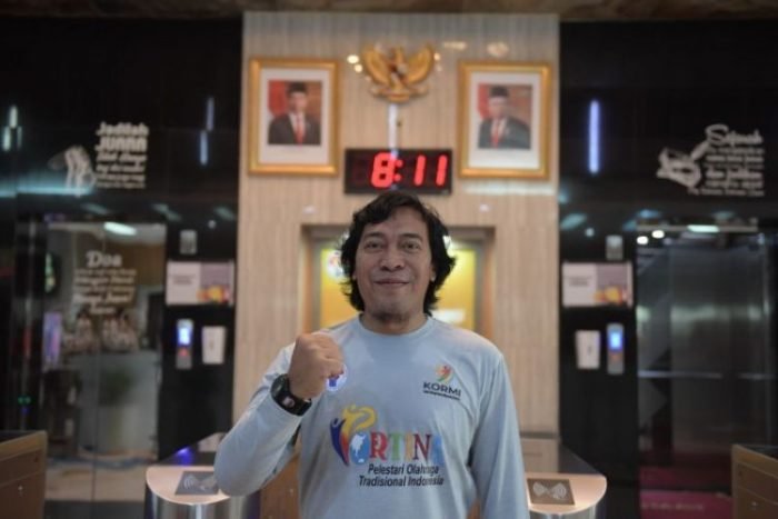 Artis yang juga komedian, Alfiansyah Bustami atau Komeng | source: kemenpora.go.id