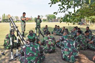 Pendalaman materi mengawaki Senjata Bantuan (Senban) Mortir 81 mm | dok/photo: Dispen Kormar