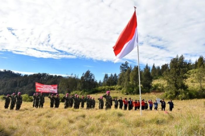 Upacara peringatan HUT ke-77 RI di Gunung Argopuro | dok/photo: Dispen Kormar