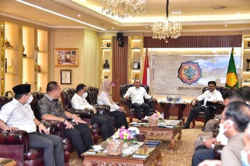 Gubernur Sumut Edy Rahmayadi bersama rombongan saat bertemu Mentan Syahrul Yasin Limpo di kantornya, Jakarta Selatan, Selasa (2/8/2022) | dok/photo: Humas Prov Sumut