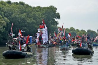 Lomba parade perahu menyambut Hari Kemerdekaan RI | dok/photo: Dispen Kormar