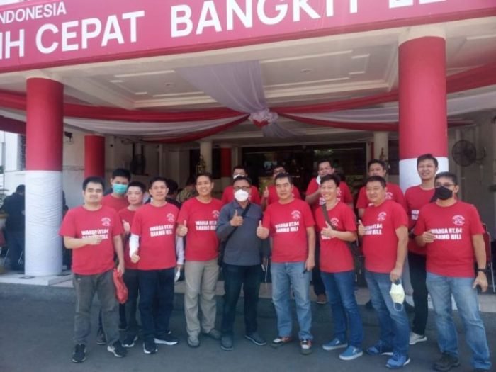 Warga RT IV Darmo Hill, Kecamatan Dukuh Pakis Surabaya saat berada di Balai Kota Surabaya, Sabtu (20/8/2022) | dok/photo: Ist