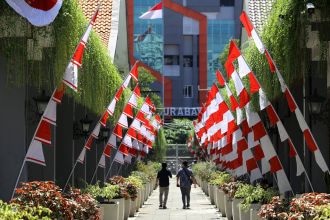 Bendera Merah Putih di Kompleks Balai Kota Surabaya | dok/photo: Diskominfo Surabaya