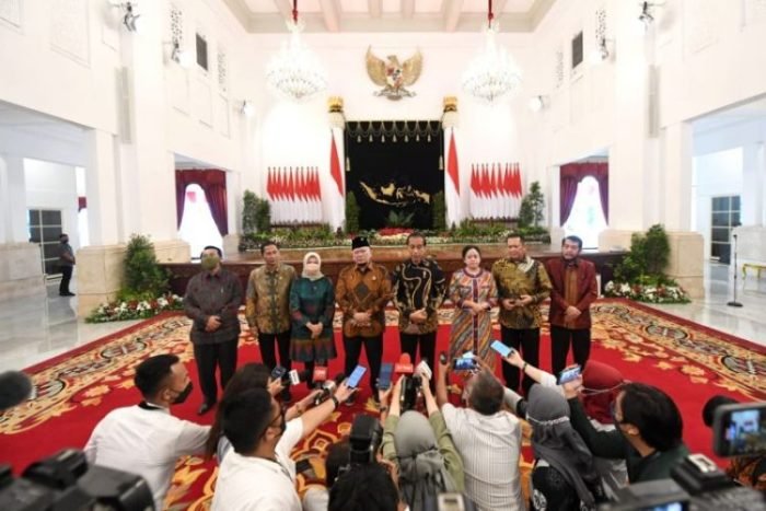 Presiden Joko Widodo bersama pimpinan lembaga negara memberikan keterangan pers selepas pertemuan | dok/photo: BPMI Setpres