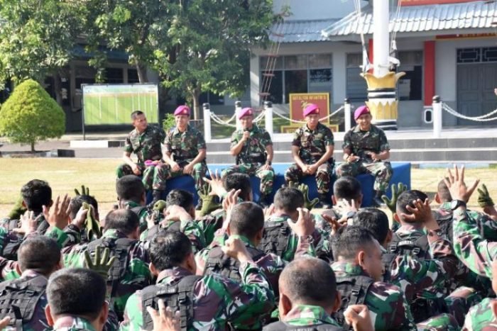 Danyonif 5 Marinir saat melaksanakan Jam Komandan kepada prajurit "Gurita Cakti" | dok/photo: Dispen Kormar