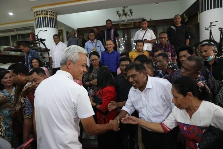Gubernur Jateng Ganjar Pranowo saat menerima kedatangan puluhan Pendeta dari Maluku, Minggu (11/9/2022) | dok/photo: Humas Jateng