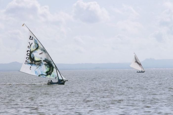Ilustrasi: Nelayan di Kota Surabaya, Jawa Timur, tengah berlayar mencari ikan | dok/photo: Bicara Indonesia