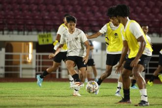 Tim U-20 Indonesia saat menjalani latihan di lapangan Thor, Surabaya, Rabu (7/9/2022) malam | dok/photo: PSSI