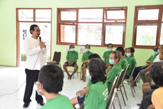 Warga binaan UPT Rehsos Pemkab Sidoarjo saat mengikuti program trauma healing | dok/photo: Diskominfo Sidoarjo