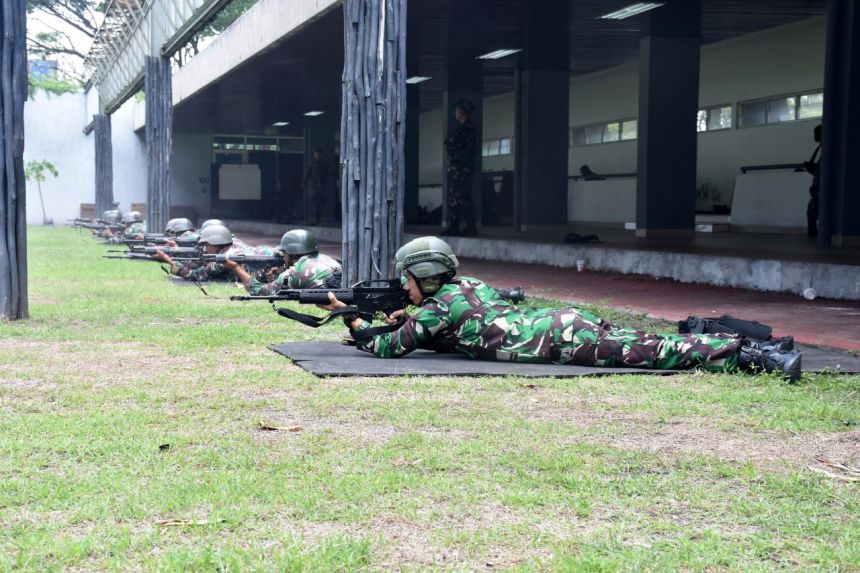Latihan menembak digelar di Lapangan Tembak Jala Krida Braja, Bumimoro, Surabaya, Jawa Timur, Rabu (12/10/2022) | dok/photo: Dispen Kormar