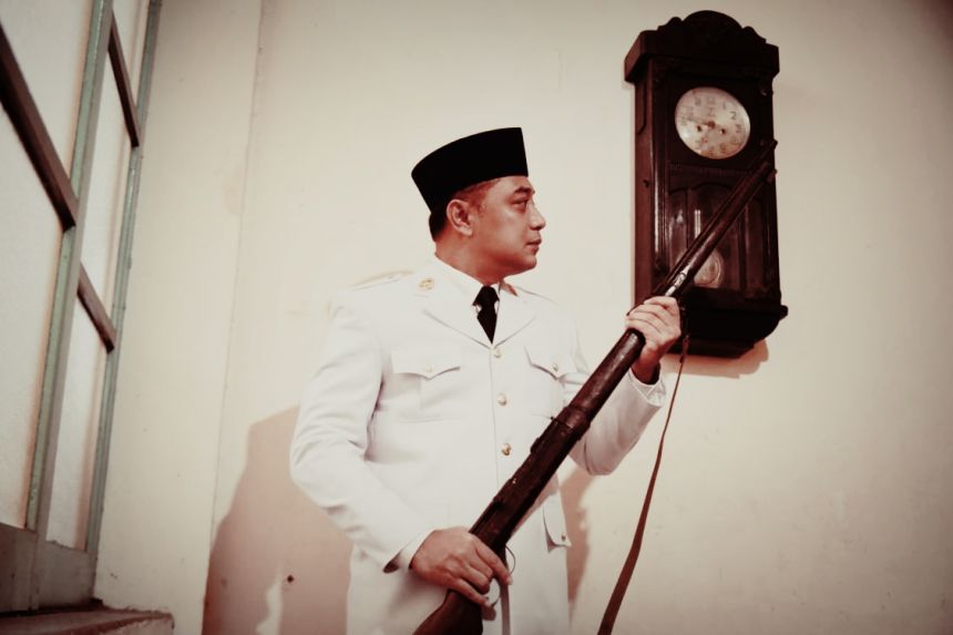 Wali Kota Surabaya Eri Cahyadi saat memerankan sosok Presiden Soekarno dalam Film Koesno | dok/photo: Diskominfo Surabaya